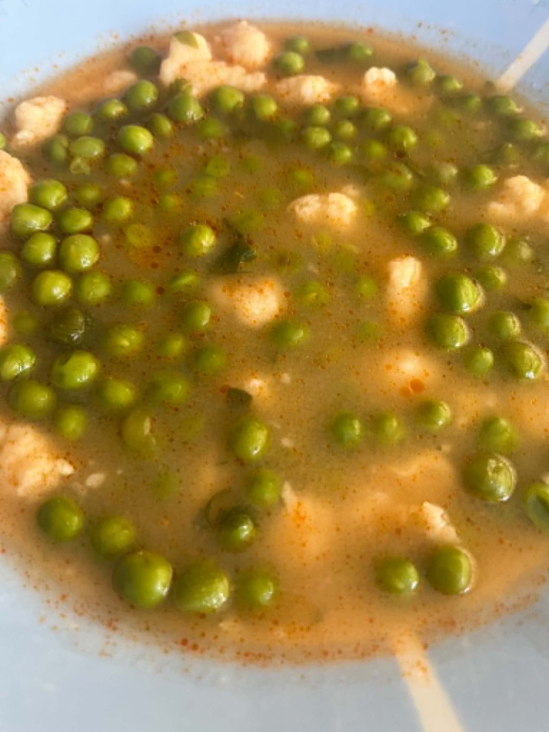 Pea soup with pinched noodles